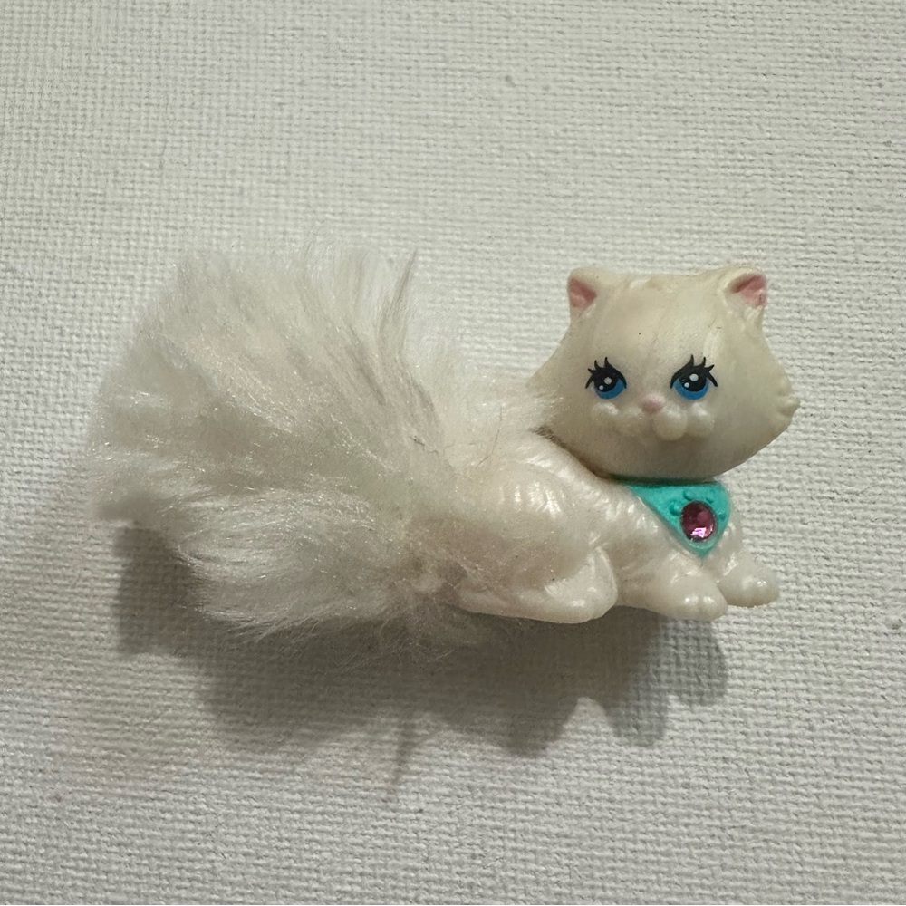 Vintage Kenner Littlest Pet Shop Fluffy Tail Persian Kitty Cat 2.5" 1994 White - Picture 1 of 9